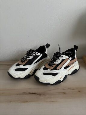 Steve Madden Tri-Tone Platform Sneaker in Black, White & Tan